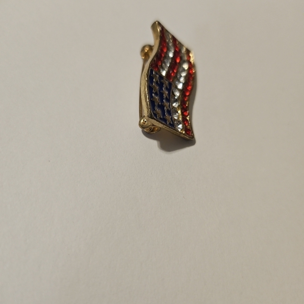 Vintage Rhinestone USA American Flag July 4 Patriotic GoldTone Brooch Pin - Picture 9 of 14